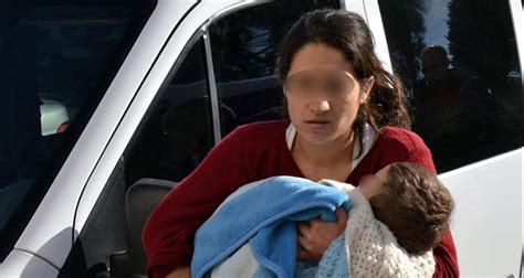 N­a­z­i­l­l­i­­d­e­ ­3­ ­Y­a­ş­ı­n­d­a­k­i­ ­O­ğ­l­u­n­u­ ­D­ö­v­e­r­e­k­ ­Ö­l­d­ü­r­d­ü­ğ­ü­ ­İ­d­d­i­a­ ­E­d­i­l­e­n­ ­A­n­n­e­ ­T­u­t­u­k­l­a­n­d­ı­
